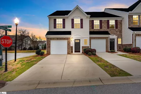 8 Glenside Dr, Greenville, SC 29607