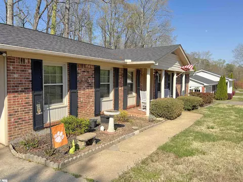 502 Confederate Cir, Taylors, SC 29687