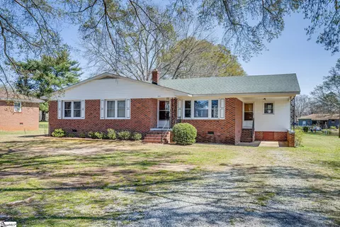 303 Hilldale Ave, Laurens, SC 29360