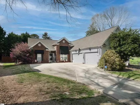 15 Baneberry Ct, Simpsonville, SC 29680
