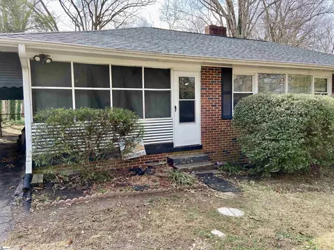 27 Twin Springs Dr, Greenville, SC 29605