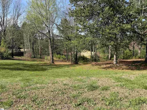 725 E Long Bay Dr, Inman, SC 29349