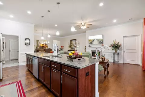 Kitchen - 413 Meadowpark Ln, Duncan, SC 29334 photo 3 of 3