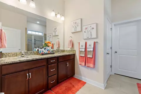 Bath - 413 Meadowpark Ln, Duncan, SC 29334 photo 1 of 3