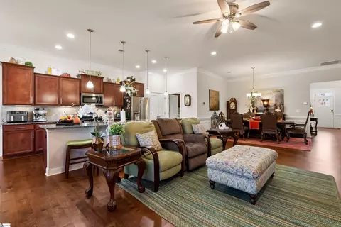 Living - 413 Meadowpark Ln, Duncan, SC 29334 photo 3 of 3