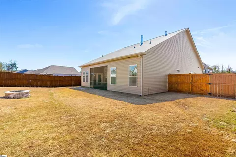 Exterior - 413 Meadowpark Ln, Duncan, SC 29334 photo 7 of 9