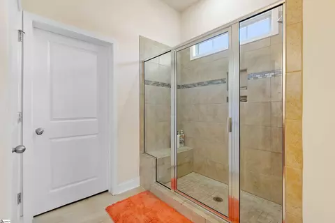 Bath - 413 Meadowpark Ln, Duncan, SC 29334 photo 2 of 3