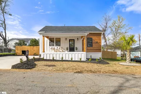 35 6th St, Greenville, SC 29611