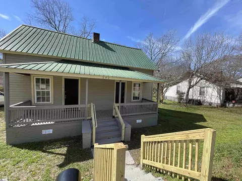 242 Woodruff St, Woodruff, SC 29388