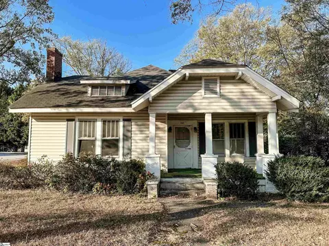 1010 W Poinsett St, Greer, SC 29650