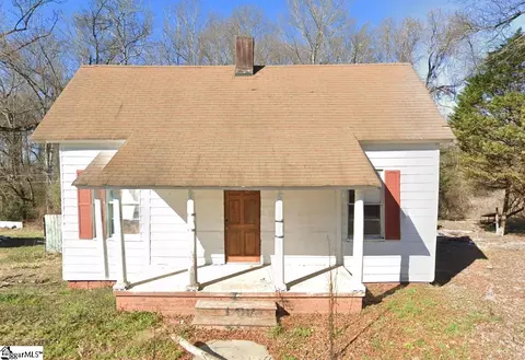 24 Smythe St, Belton, SC 29627