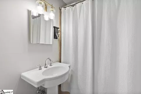 Bath - 210 Montclair Rd, Greer, SC 29651 photo 4 of 5