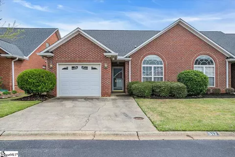 517 Garden Spring Dr, Simpsonville, SC 29681