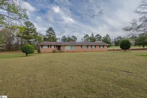 102 Kingston Dr, Laurens, SC 29360