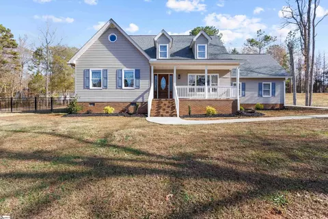 101 Angler Dr, Laurens, SC 29360