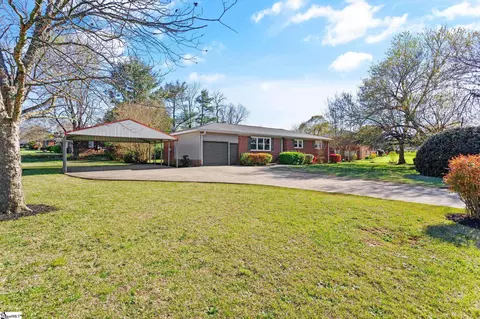 1 Circle Dr, Mauldin, SC 29662 photo 2