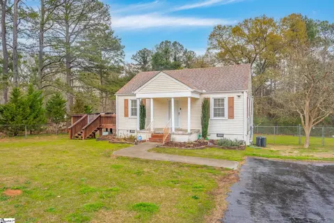 303 Smith St Ext, Donalds, SC 29638