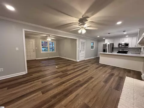 Living - 103 Gregory Dr, Greer, SC 29650 photo 4 of 6