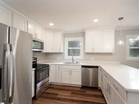 Kitchen - 103 Gregory Dr, Greer, SC 29650 photo 2 of 4