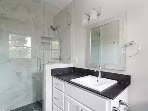 Bath - 103 Gregory Dr, Greer, SC 29650 photo 4 of 5