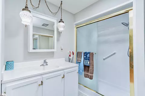 Bath - 604 Rosemont Cir, Waterloo, SC 29384 photo 3 of 3