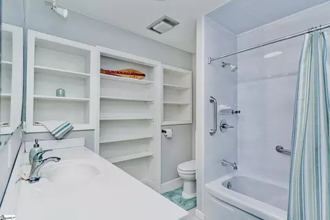 Bath - 604 Rosemont Cir, Waterloo, SC 29384 photo 2 of 3