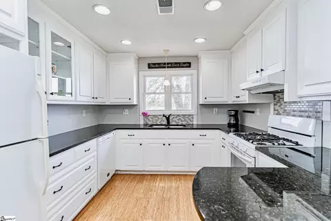 Kitchen - 604 Rosemont Cir, Waterloo, SC 29384 photo 1 of 3