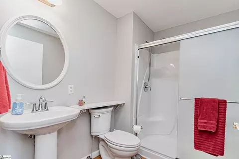 Bath - 604 Rosemont Cir, Waterloo, SC 29384 photo 1 of 3