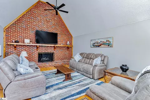 Living - 604 Rosemont Cir, Waterloo, SC 29384 photo 2 of 2