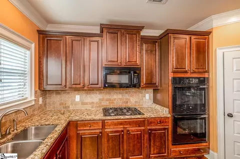 Kitchen - 165 Harbrooke Cir, Greer, SC 29651 photo 3 of 4