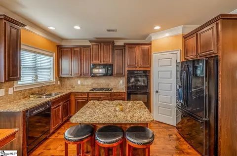 Kitchen - 165 Harbrooke Cir, Greer, SC 29651 photo 4 of 4