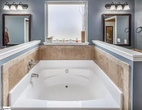 Bath - 165 Harbrooke Cir, Greer, SC 29651 photo 2 of 6