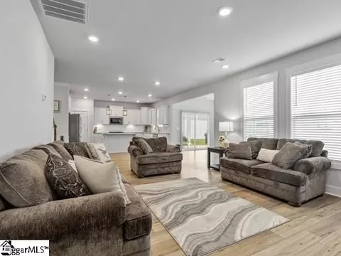 Living - 905 Wild Pine Ct, Duncan, SC 29334 photo 3 of 3