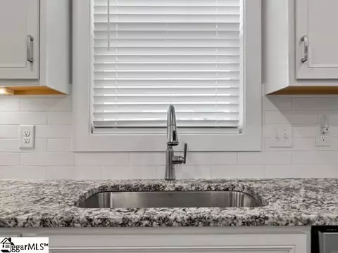 Kitchen - 905 Wild Pine Ct, Duncan, SC 29334 photo 5 of 5