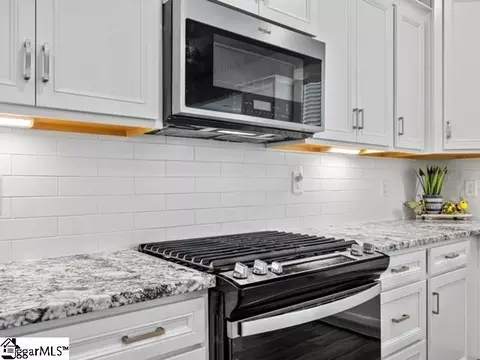 Kitchen - 905 Wild Pine Ct, Duncan, SC 29334 photo 4 of 5