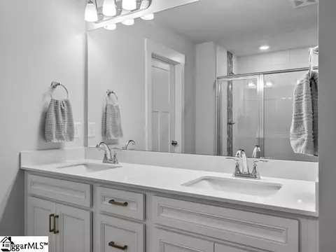 Bath - 905 Wild Pine Ct, Duncan, SC 29334 photo 2 of 4