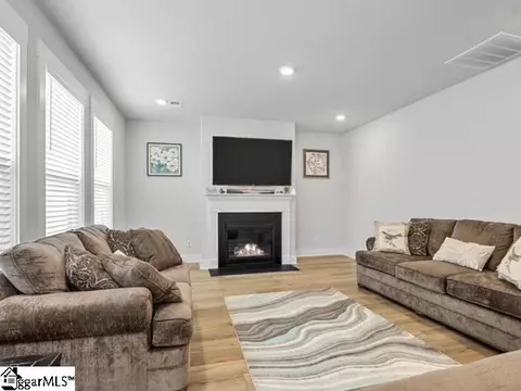 Living - 905 Wild Pine Ct, Duncan, SC 29334 photo 2 of 3