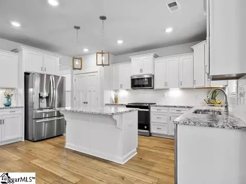 Kitchen - 905 Wild Pine Ct, Duncan, SC 29334 photo 2 of 5