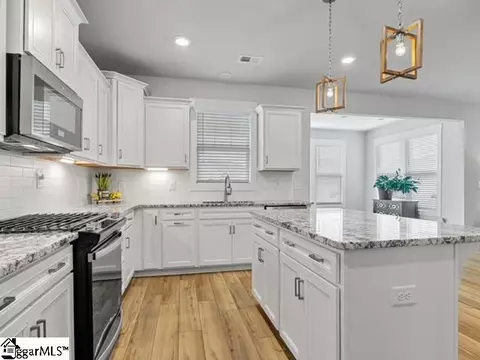 Kitchen - 905 Wild Pine Ct, Duncan, SC 29334 photo 3 of 5