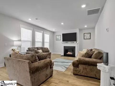 Living - 905 Wild Pine Ct, Duncan, SC 29334 photo 1 of 3