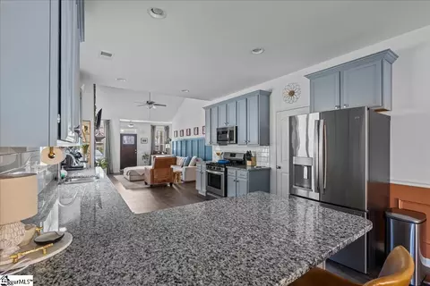 Kitchen - 16 Royal Pine Way, Greer, SC 29650 photo 2 of 4