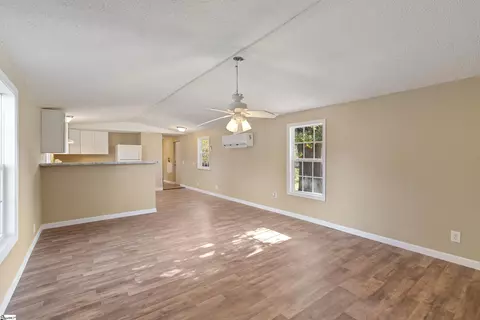 124 High St, Converse, SC 29329 photo 4