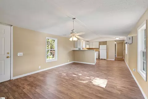 124 High St, Converse, SC 29329 photo 5