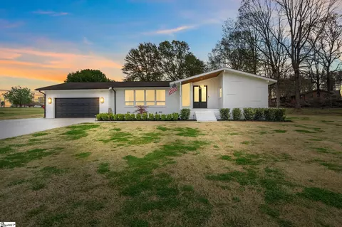 832 Cumberland Dr, Greer, SC 29651