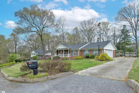 12 Elmwood Dr, Taylors, SC 29687