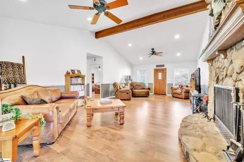 Living - 827 Meece Mill Rd, Pickens, SC 29671 photo 2 of 3