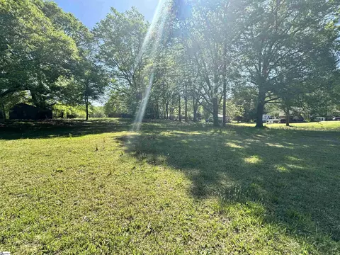 00 Riddle St, Laurens, SC 29360