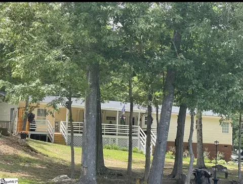 176 Creekside Dr, Prosperity, SC 29127