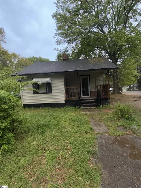 100 Pridmore St, Laurens, SC 29360