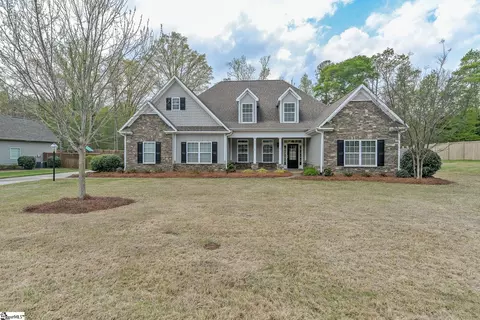 18 Laurelhart Ln, Simpsonville, SC 29681